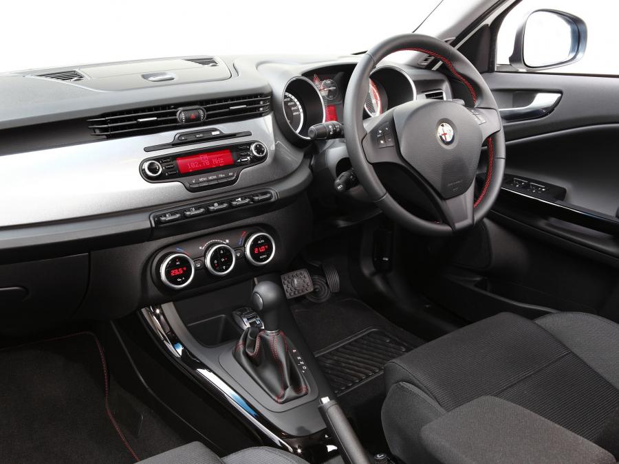 Торпедо Alfa Romeo Giulietta 2011 года  (AU) (фото 32 из 41)